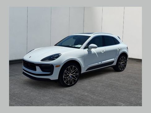Used 2024 Porsche Macan AWD/4WD image 1