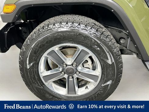 Used 2022 Jeep Wrangler Unlimited Sahara w/ Cold Weather Group AWD/4WD image 32
