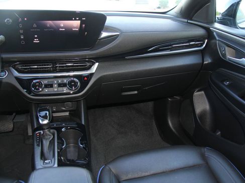 Used 2024 Buick Envista Sport Touring w/ Convenience I Package FWD image 11