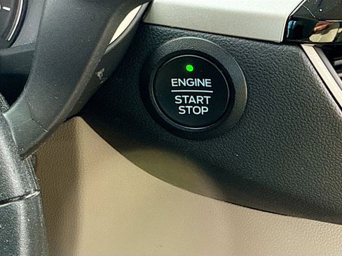 Used 2022 Ford Escape SE AWD/4WD image 9