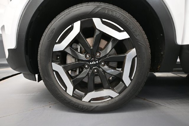 Used 2024 Kia Telluride EX w/ EX Captain's Chair Package AWD/4WD image 13
