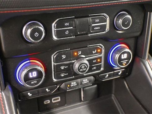 Certified 2022 Chevrolet Suburban RST w/ Sport Performance Package image 28