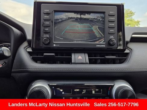 Used 2021 Toyota RAV4 LE FWD image 19