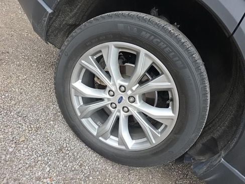 Used 2023 Ford Explorer XLT w/ Equipment Group 202A AWD/4WD image 24