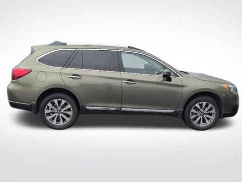 Used 2017 Subaru Outback 3.6R Touring AWD/4WD image 9
