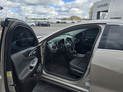 Used 2022 Chevrolet Malibu LT w/ Sport Edition image 9