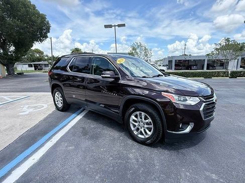 Used 2020 Chevrolet Traverse LT FWD image 2