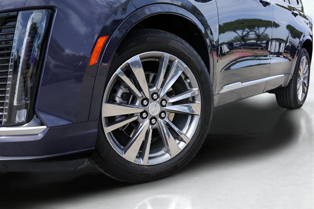Certified 2025 Cadillac XT6 Premium Luxury FWD image 3