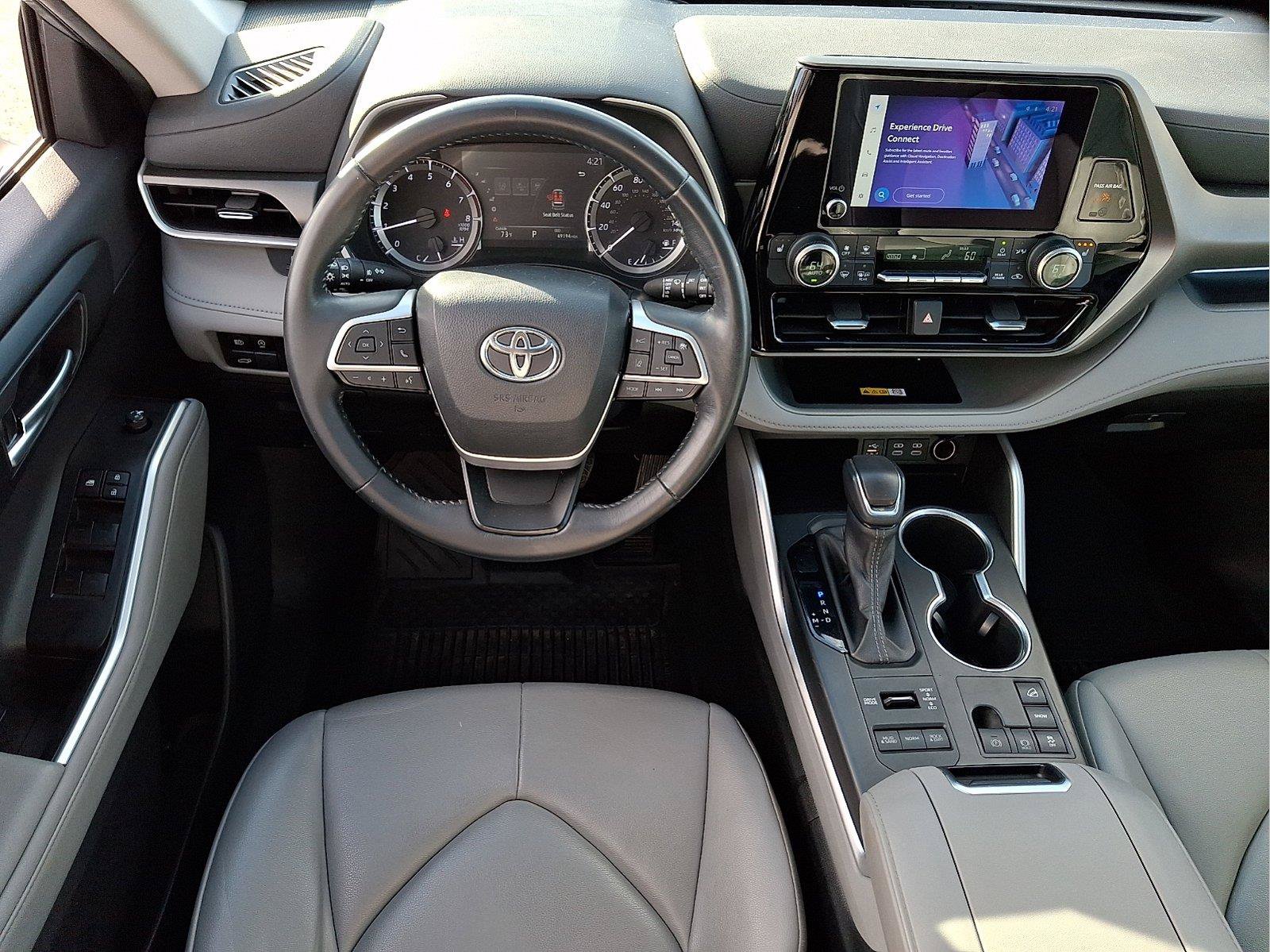 Used 2023 Toyota Highlander XLE AWD/4WD image 12