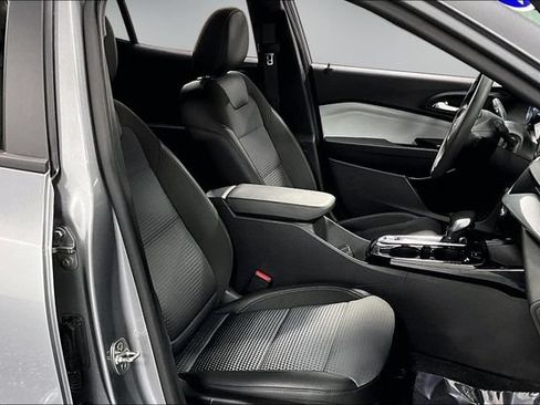 Used 2025 Chevrolet Trax LT FWD image 26