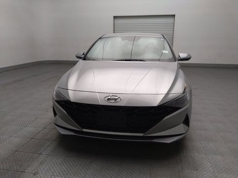 Used 2021 Hyundai Elantra SE FWD image 15