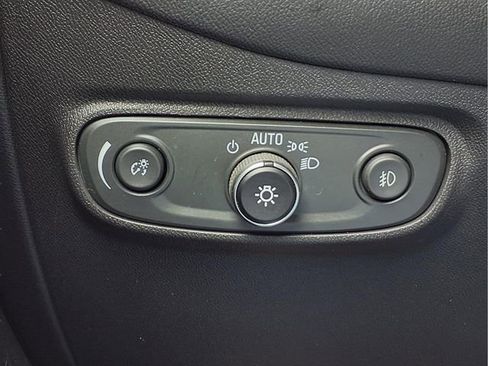 Certified 2021 Chevrolet Equinox LT image 12