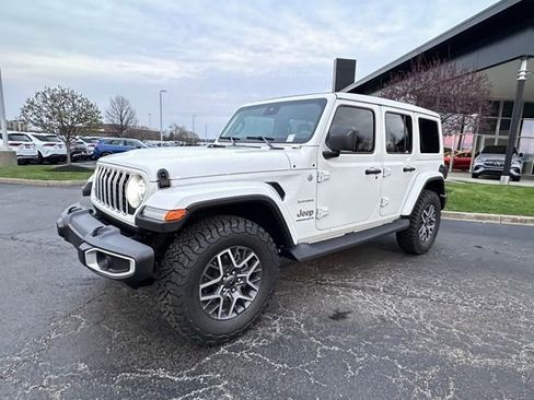 Used 2024 Jeep Wrangler Sahara w/ Technology Group image 4