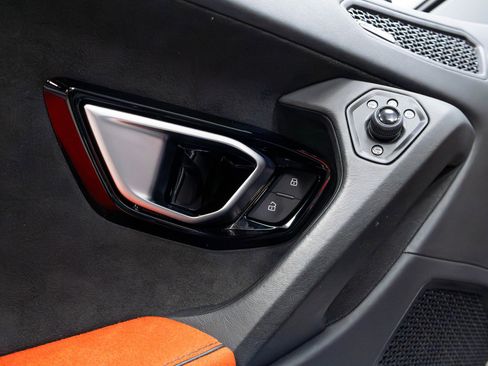 Used 2021 Lamborghini Huracan EVO RWD image 59