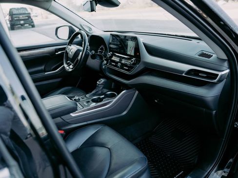 Used 2022 Toyota Highlander Platinum image 19