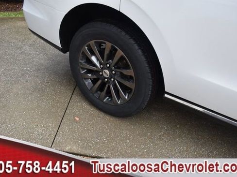 Used 2021 Ford Expedition Limited image 16