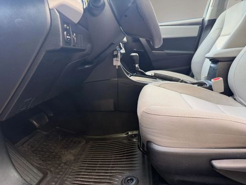 Used 2014 Toyota Corolla LE FWD image 17