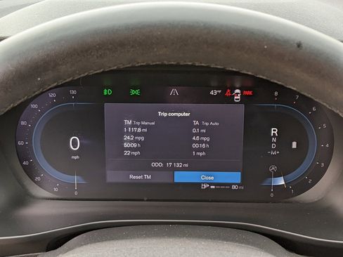 Certified 2023 Volvo XC40 B5 Plus w/ Driver Assist Package image 15