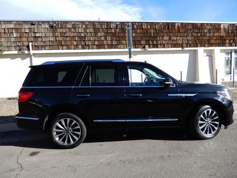 Used 2020 Lincoln Navigator Reserve image 4
