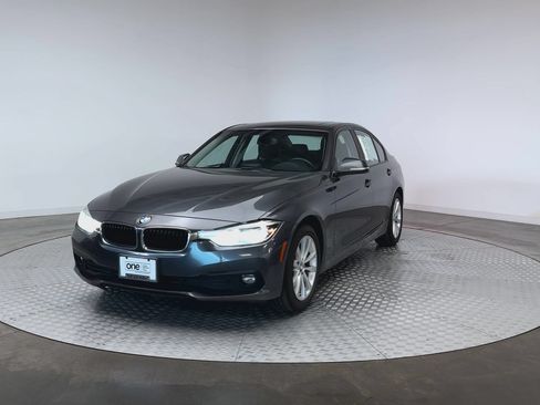 Used 2018 BMW 320i xDrive Sedan w/ Convenience Package AWD/4WD image 4