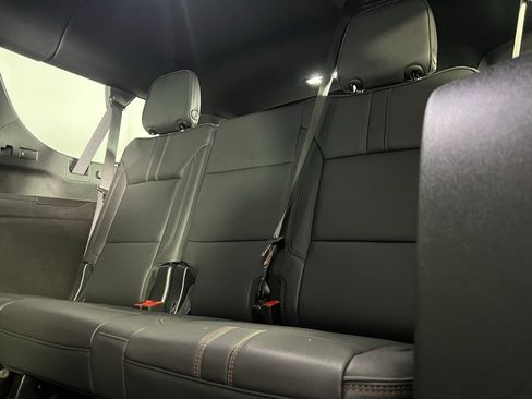 Used 2025 Chevrolet Suburban RST image 29