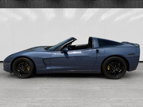 Used 2011 Chevrolet Corvette Coupe w/ Preferred Equipment Group RWD image 2