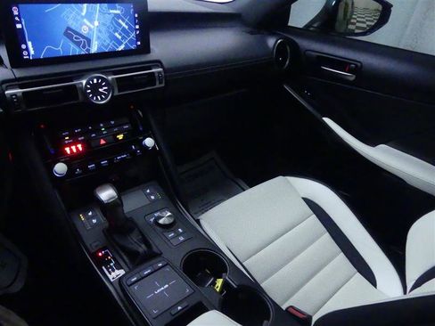 Used 2022 Lexus IS 500 image 18