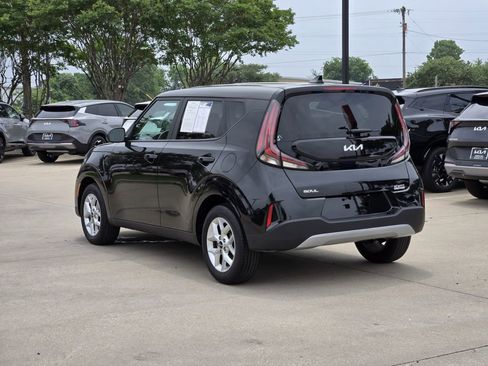 Certified 2025 Kia Soul LX FWD image 3