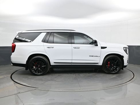 Used 2022 GMC Yukon Denali w/ Denali Premium Package image 4