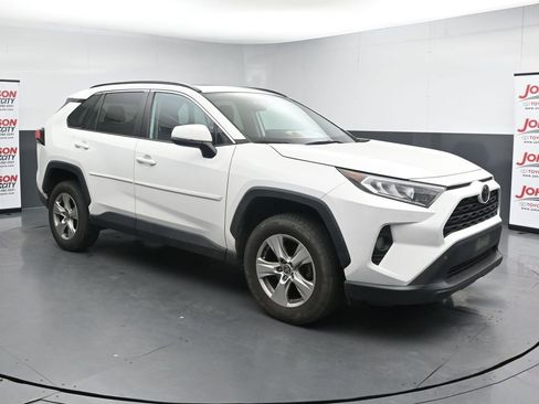 Used 2021 Toyota RAV4 XLE w/ Convenience Package AWD/4WD image 2