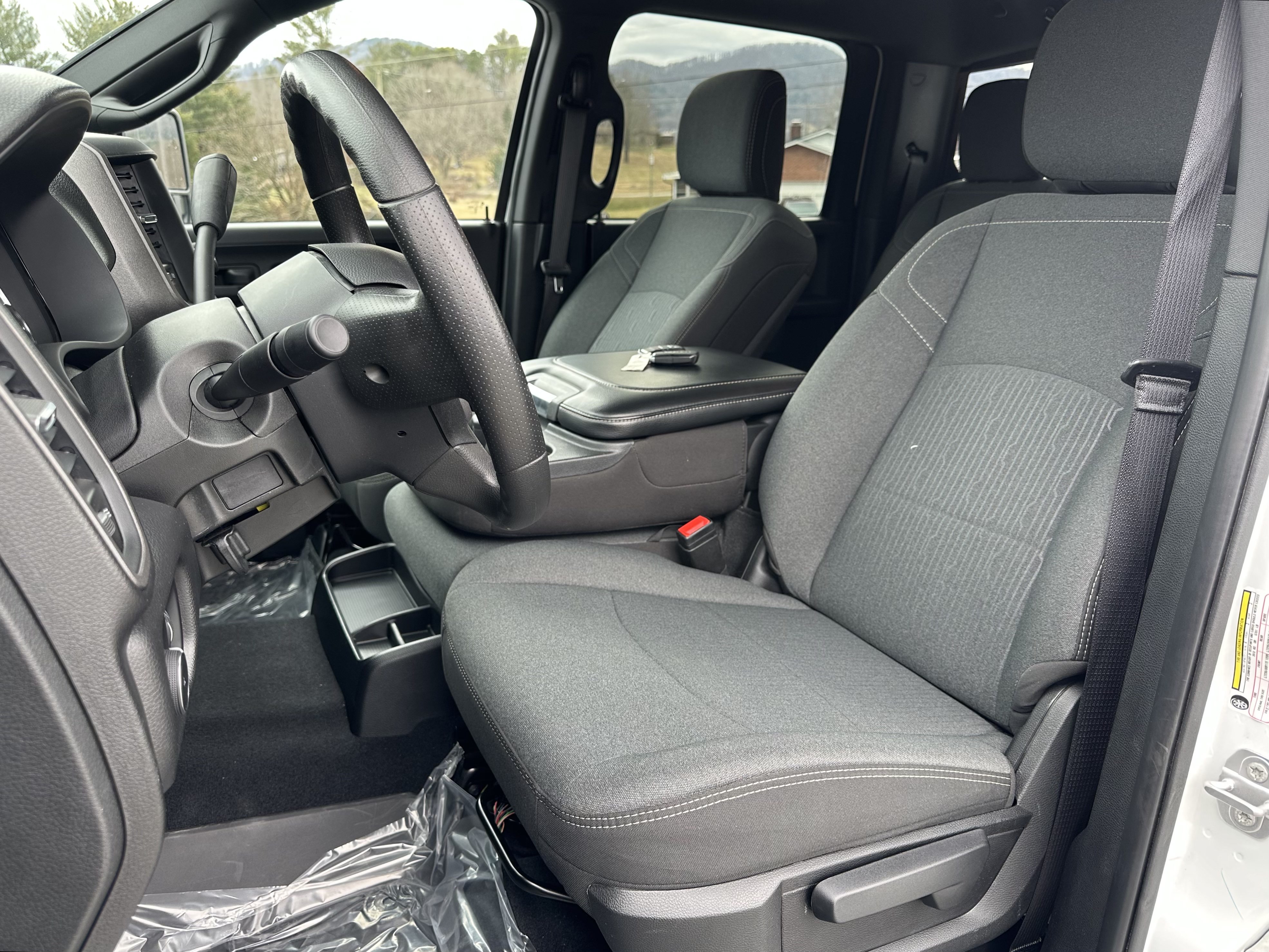 Used 2024 RAM 3500 Tradesman w/ Chrome Appearance Group AWD/4WD image 9