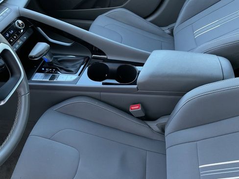 Used 2025 Hyundai Elantra SEL image 34