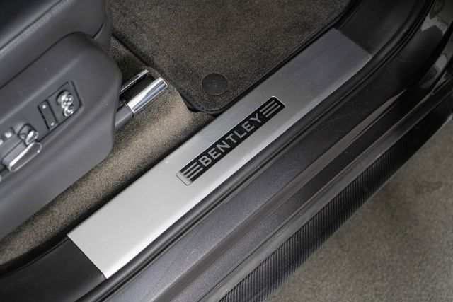 Used 2018 Bentley Bentayga AWD/4WD image 31