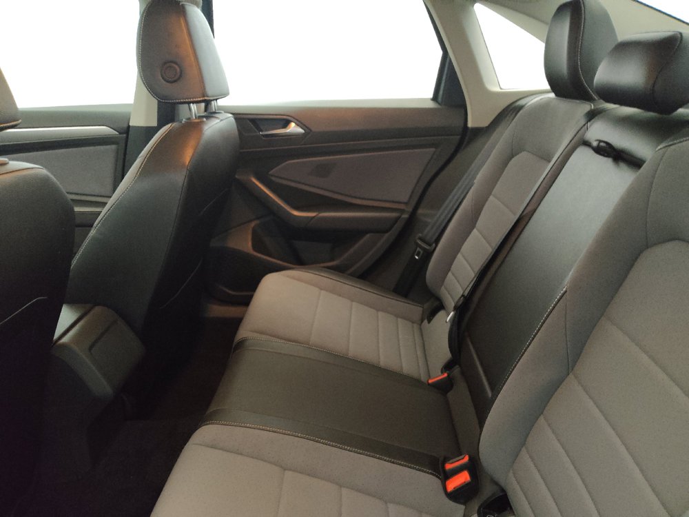 Used 2025 Volkswagen Jetta SE FWD image 18