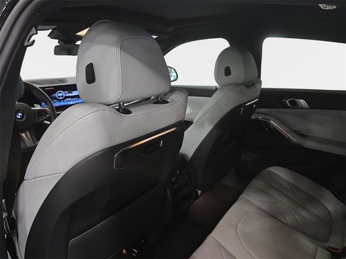 Used 2025 BMW X6 xDrive40i w/ Premium Package image 11