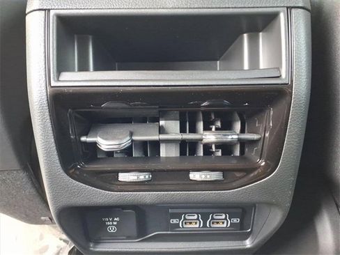 New 2025 Jeep Grand Cherokee Altitude image 13