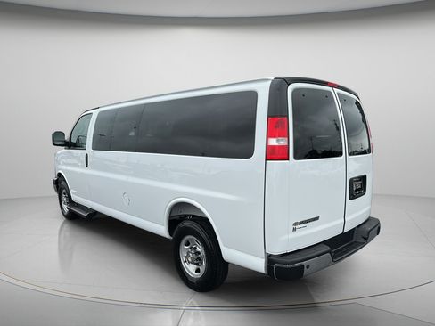 Used 2025 Chevrolet Express 3500 LT w/ LT Preferred Equipment Group RWD image 5