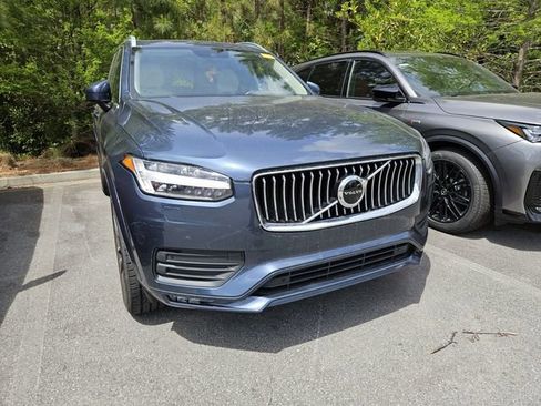 Used 2022 Volvo XC90 T5 Momentum w/ Climate Package image 4