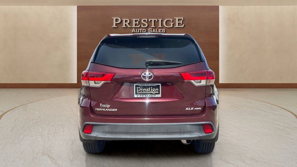 Used 2018 Toyota Highlander XLE AWD/4WD image 7