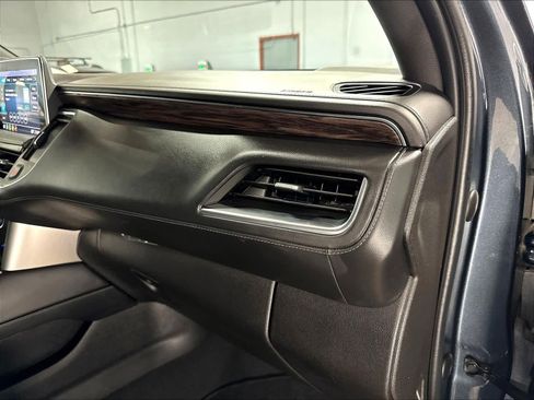 Used 2021 Chevrolet Tahoe Z71 w/ Luxury Package AWD/4WD image 18
