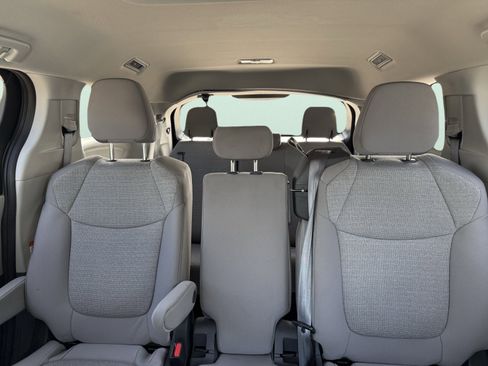 Used 2024 Toyota Sienna LE image 52