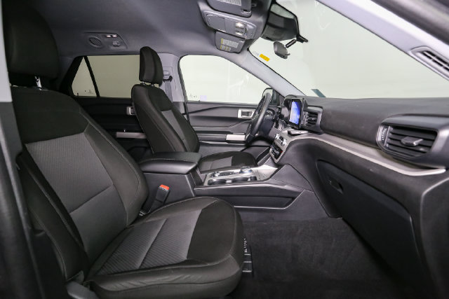 Used 2024 Ford Explorer XLT AWD/4WD image 17