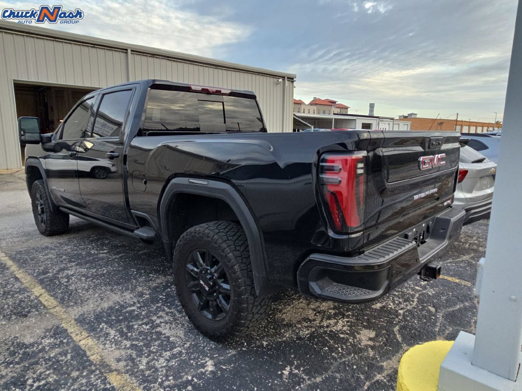 Used 2024 GMC Sierra 2500 AT4 w/ AT4 Premium Plus Package AWD/4WD image 4
