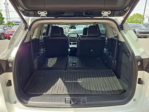 Used 2025 Toyota Highlander Limited AWD/4WD image 57