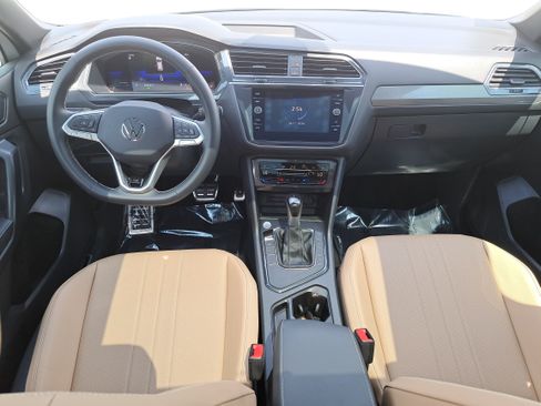 Used 2023 Volkswagen Tiguan SE R-Line FWD image 9