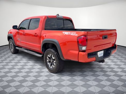 Used 2018 Toyota Tacoma TRD Off-Road w/ Technology Package RWD image 3