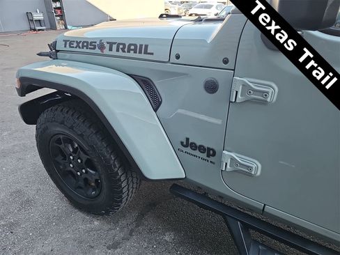 Used 2023 Jeep Gladiator Sport image 11