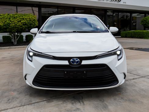 Used 2024 Toyota Corolla LE FWD image 3