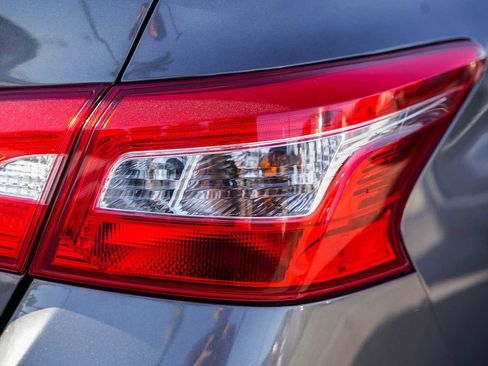 Used 2019 Nissan Sentra S image 10