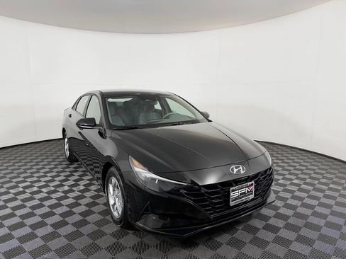Used 2022 Hyundai Elantra SE FWD image 5